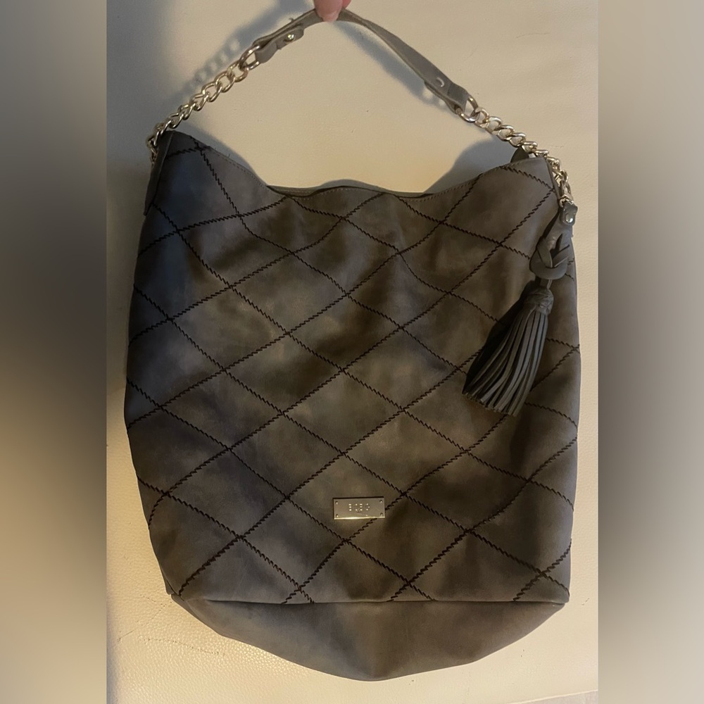 BCBG Paris Large
Shoulder Bag Tote Quilted Gray Taupe Gold Chain